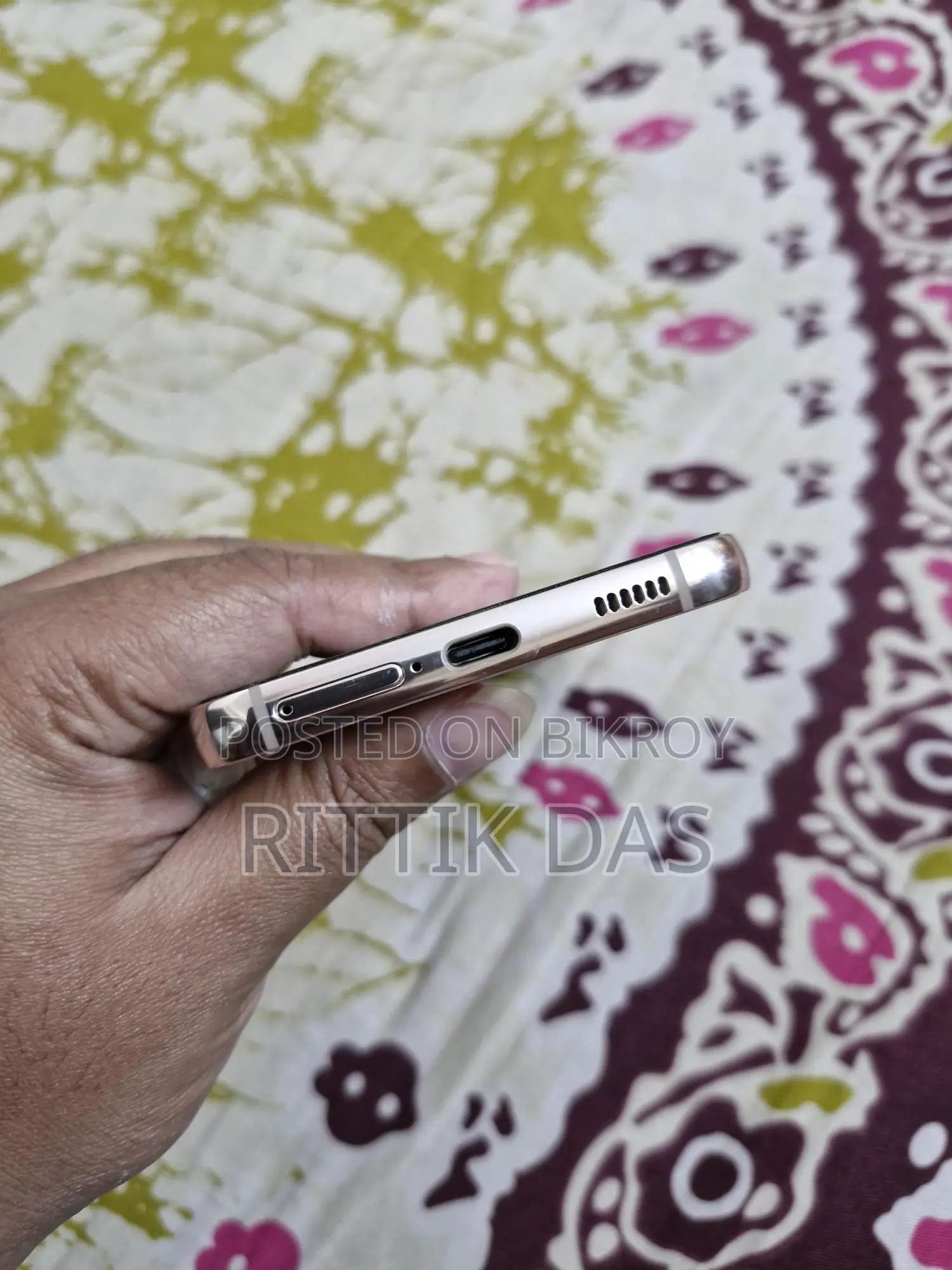 Samsung Galaxy S22 (Used)