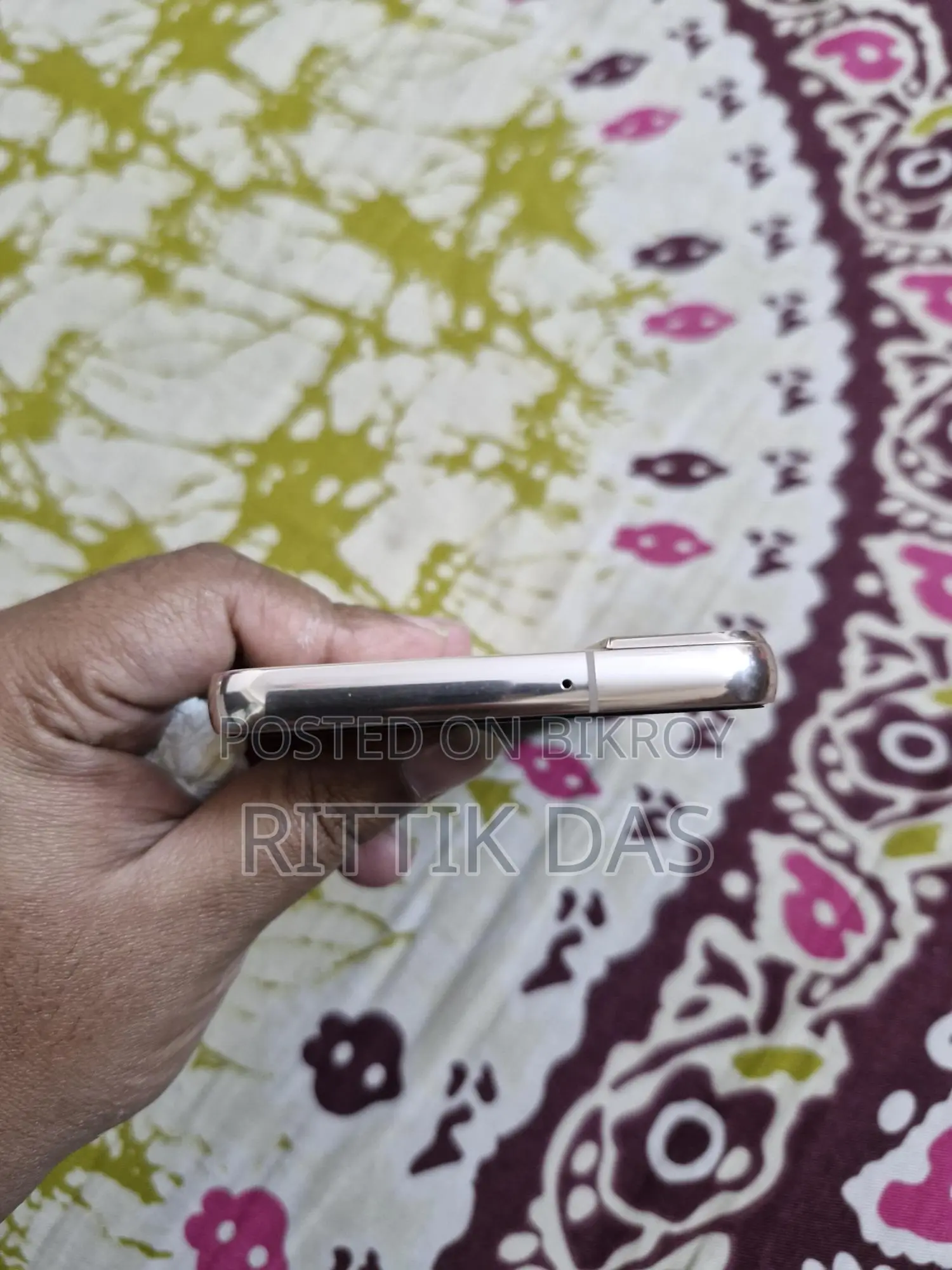 Samsung Galaxy S22 (Used)