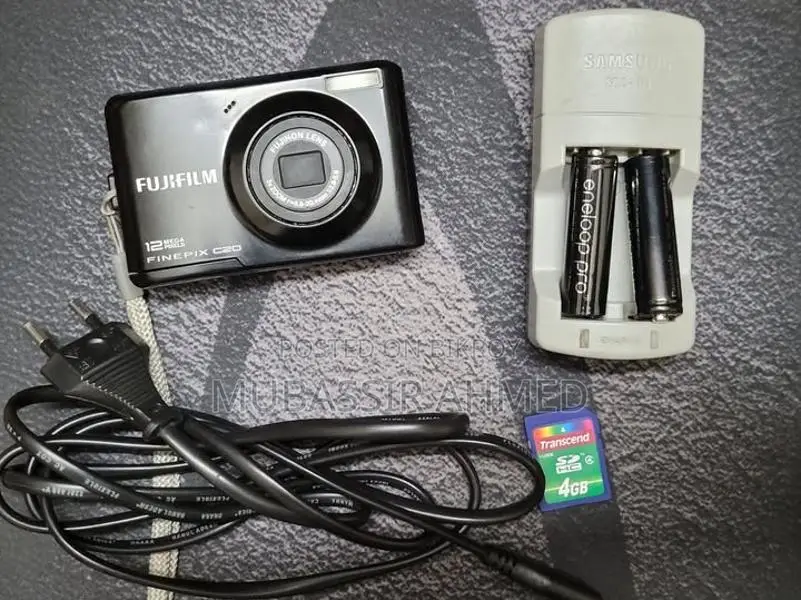 Fujifilm Finepix C20 | Vintage Aesthetic