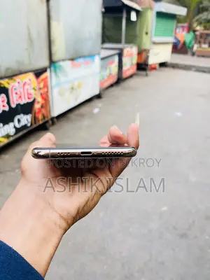 Apple iPhone XS Max . (Used)