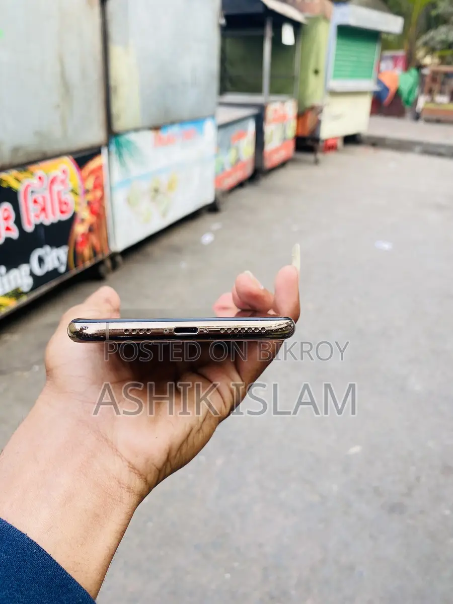 Apple iPhone XS Max . (Used)