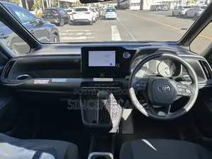 Toyota Noah X HYB 63000KM 2022