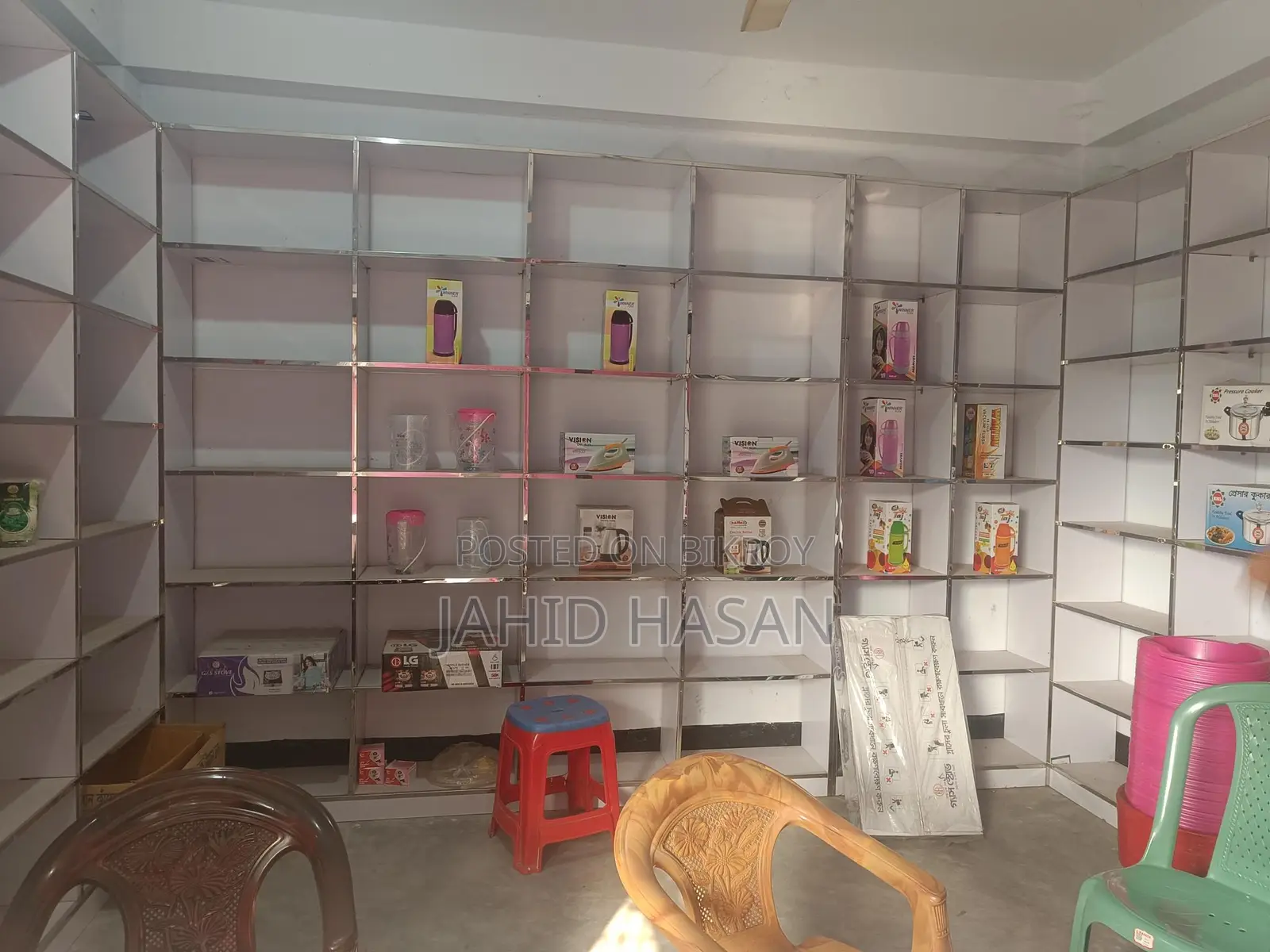 ফার্মেসি Rack, সম্পূর্ণ নতুন চার মাস ব্যবহৃত