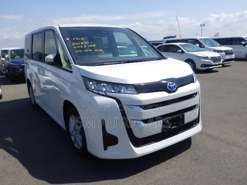 Toyota Noah Hybrid G Pearl New 2022