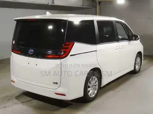 Toyota Noah Hybrid G Pearl New 2022