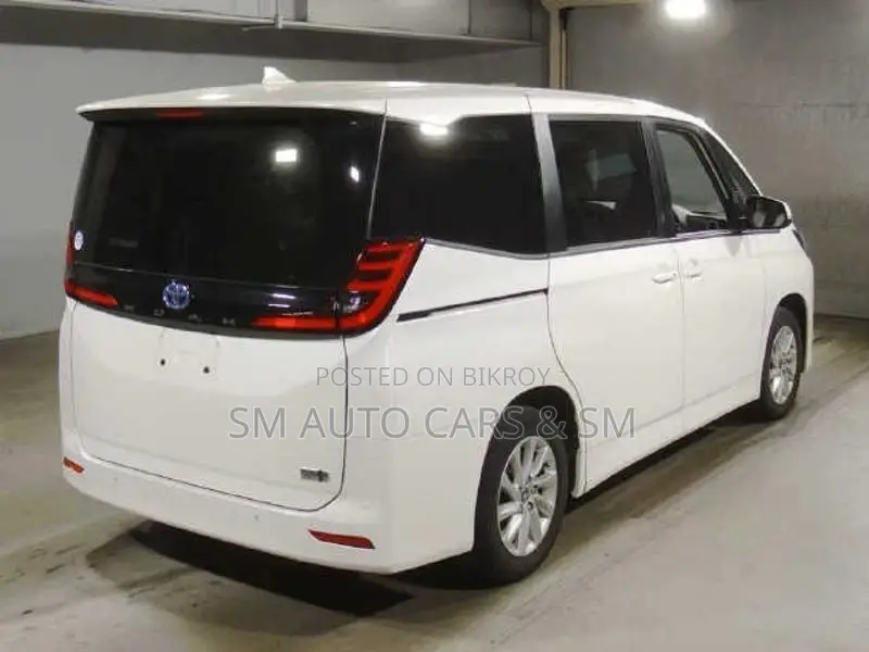 Toyota Noah Hybrid G Pearl New 2022