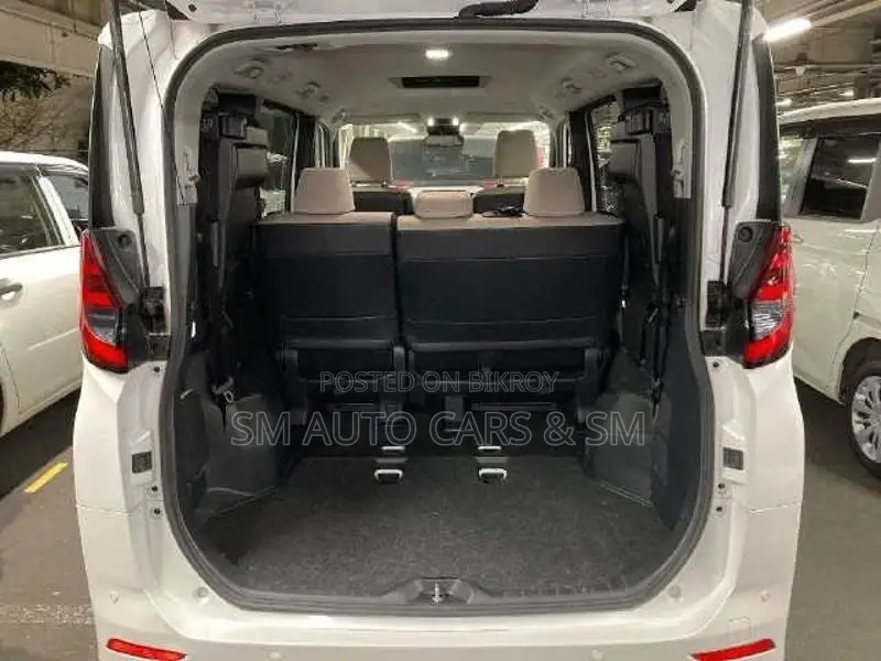 Toyota Noah Hybrid G Pearl New 2022