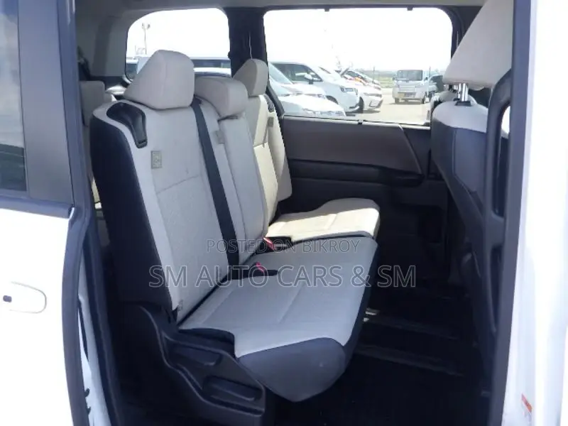 Toyota Noah Hybrid G Pearl New 2022