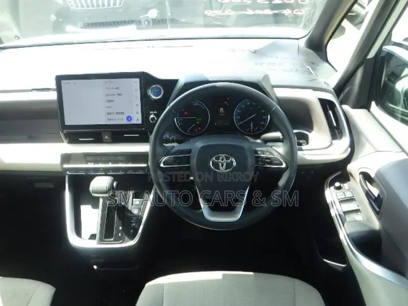 Toyota Noah Hybrid G Pearl New 2022