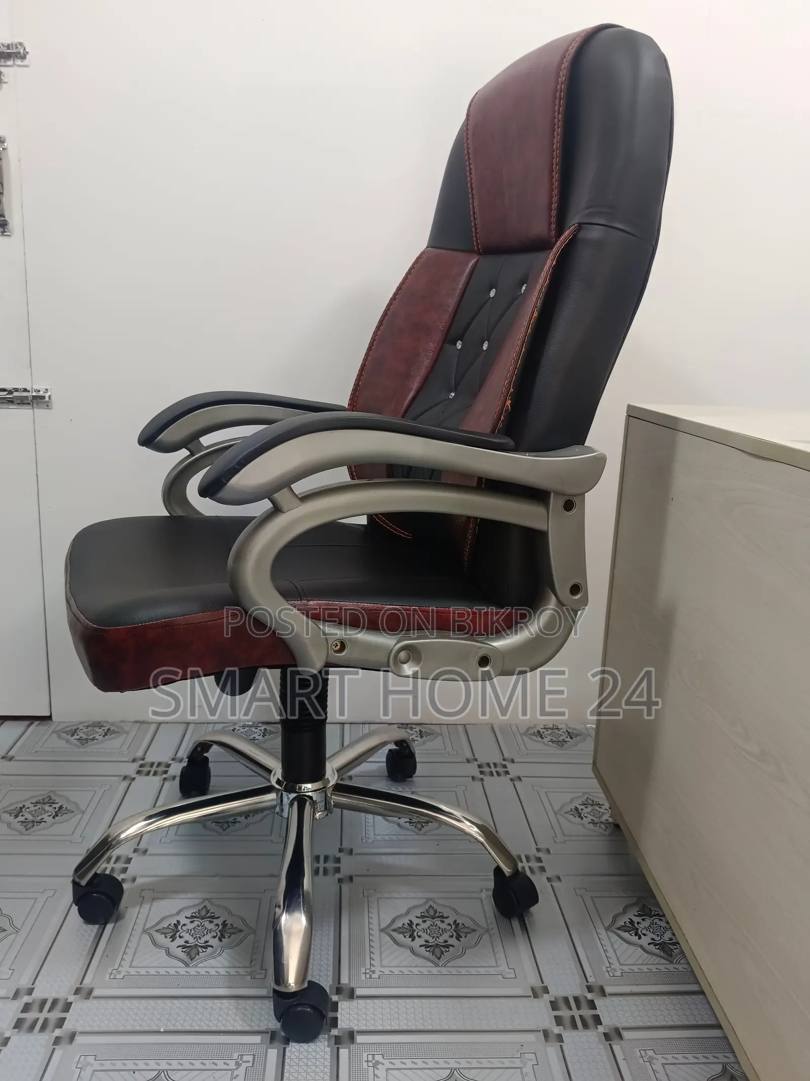 Premium Executive High-Back Office Chair – Dual Color