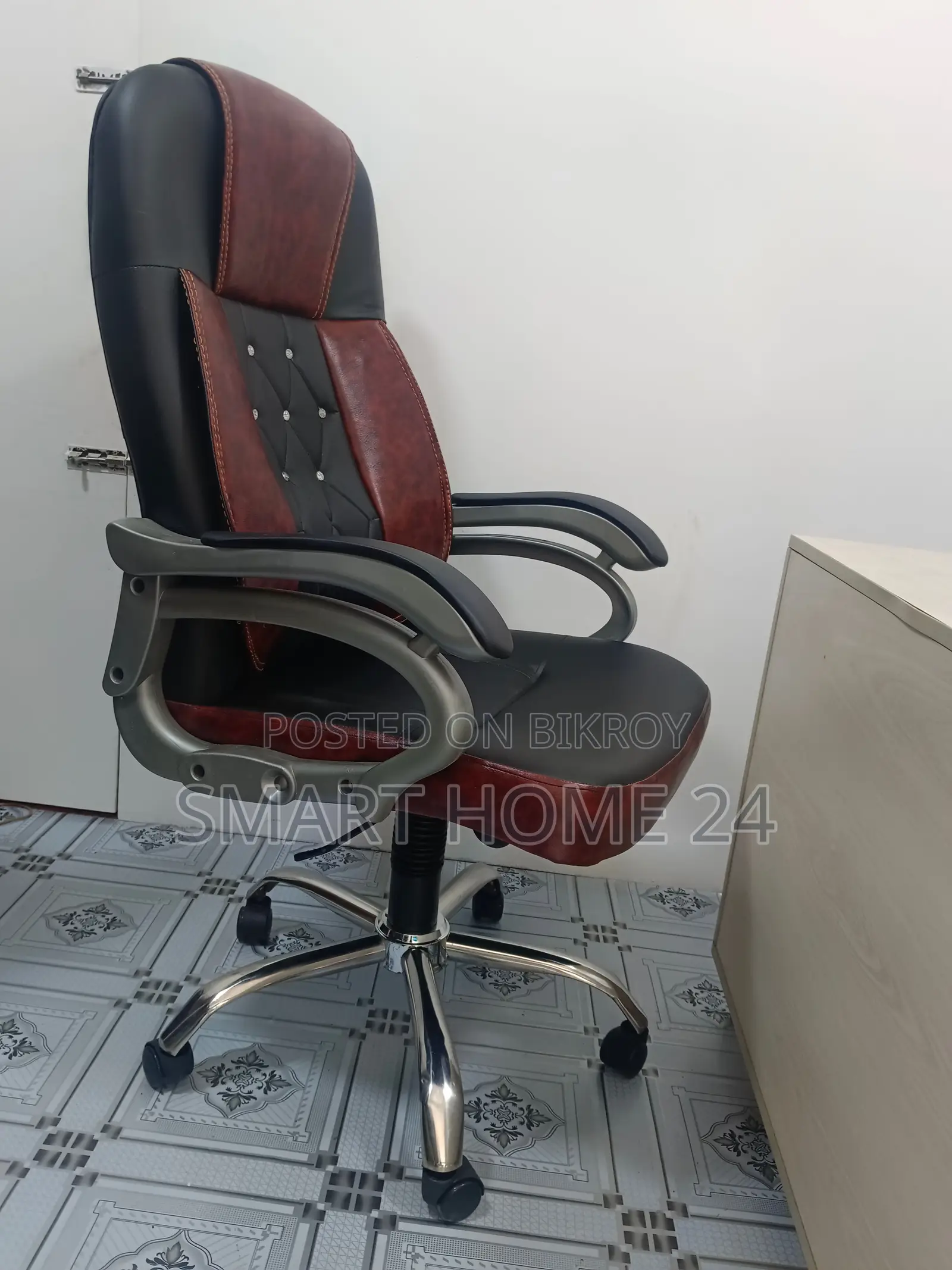 Premium Executive High-Back Office Chair – Dual Color