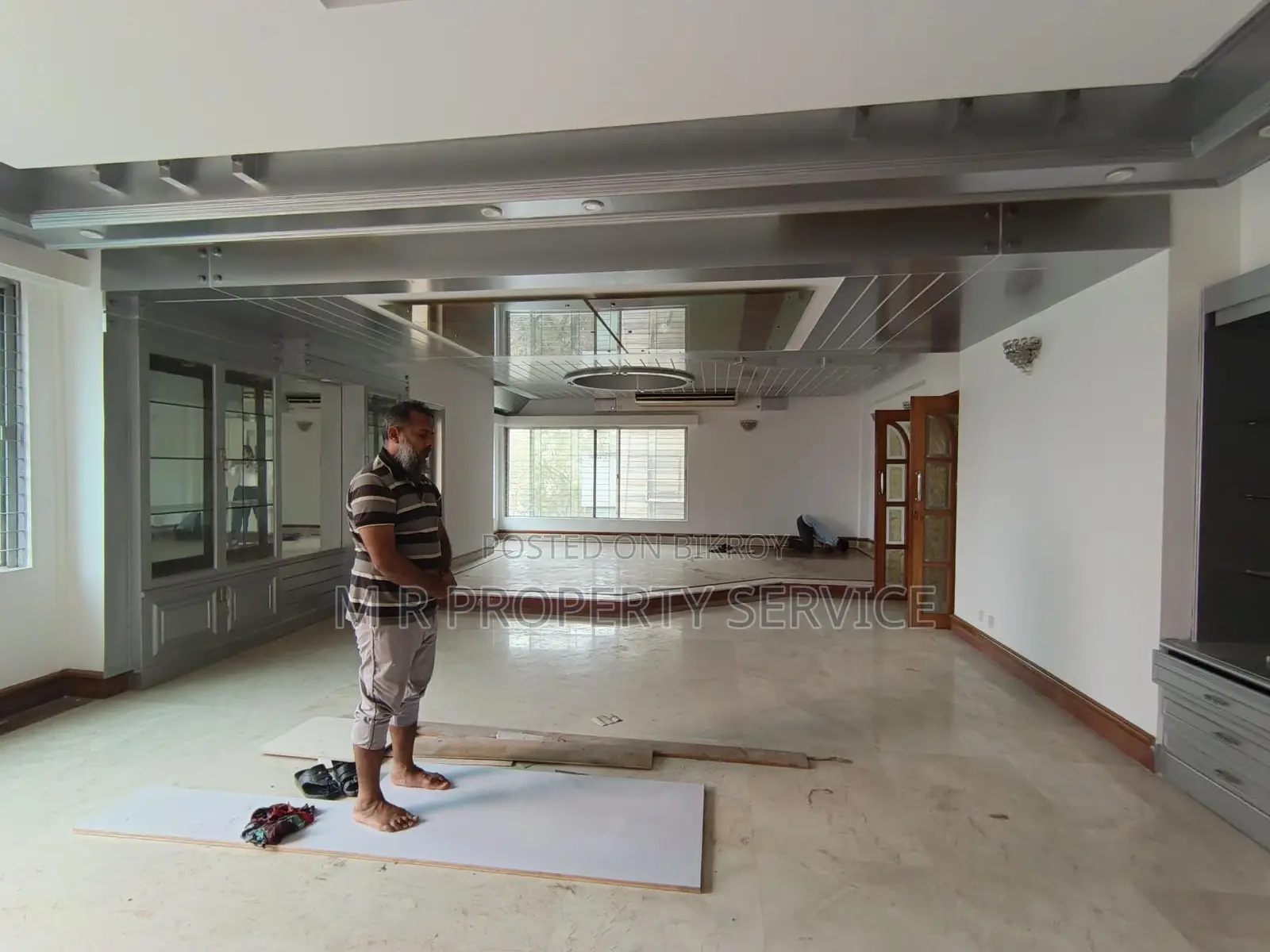Baridhara Diplomatic Duplex Semi Furnished Apartment Rent