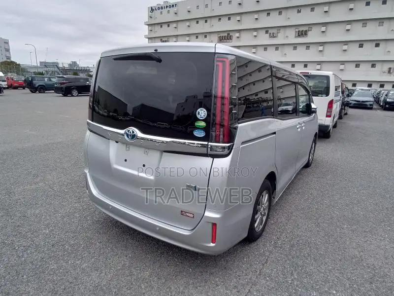 Toyota Noah 2020 Silver