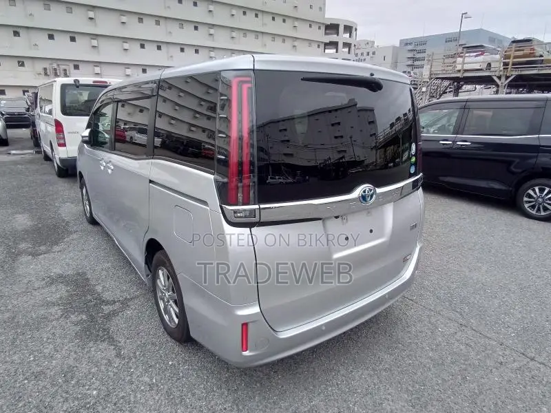 Toyota Noah 2020 Silver
