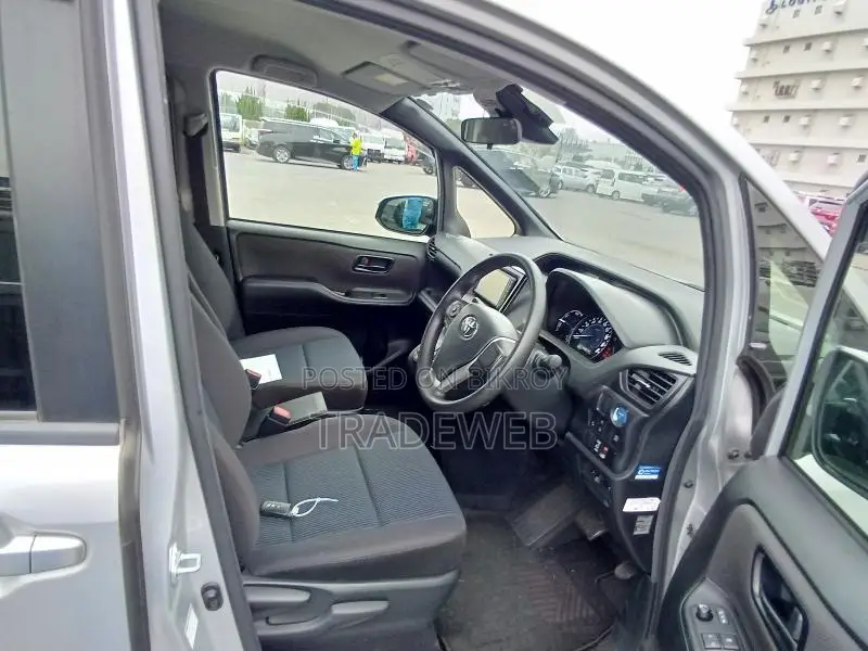 Toyota Noah 2020 Silver