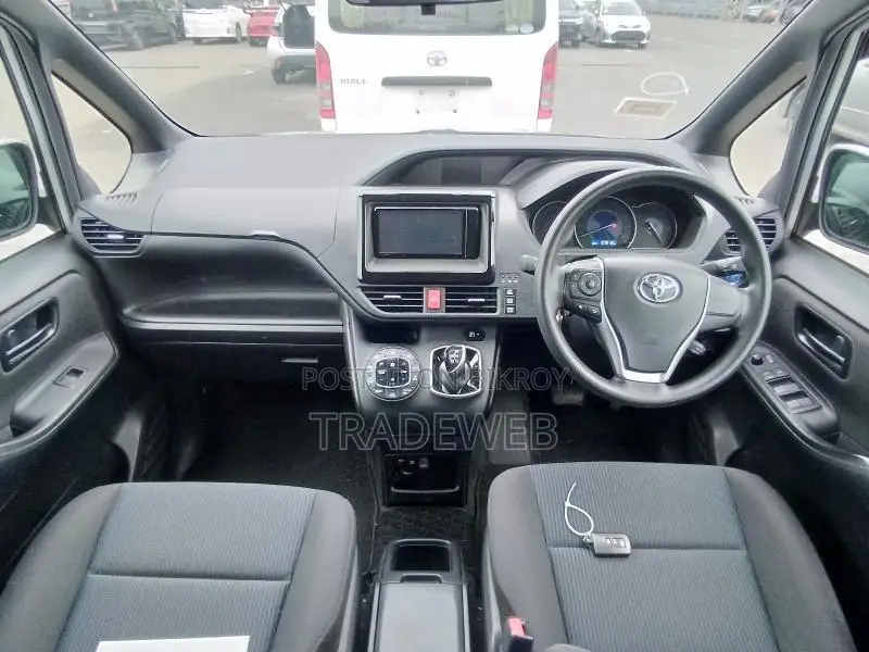 Toyota Noah 2020 Silver