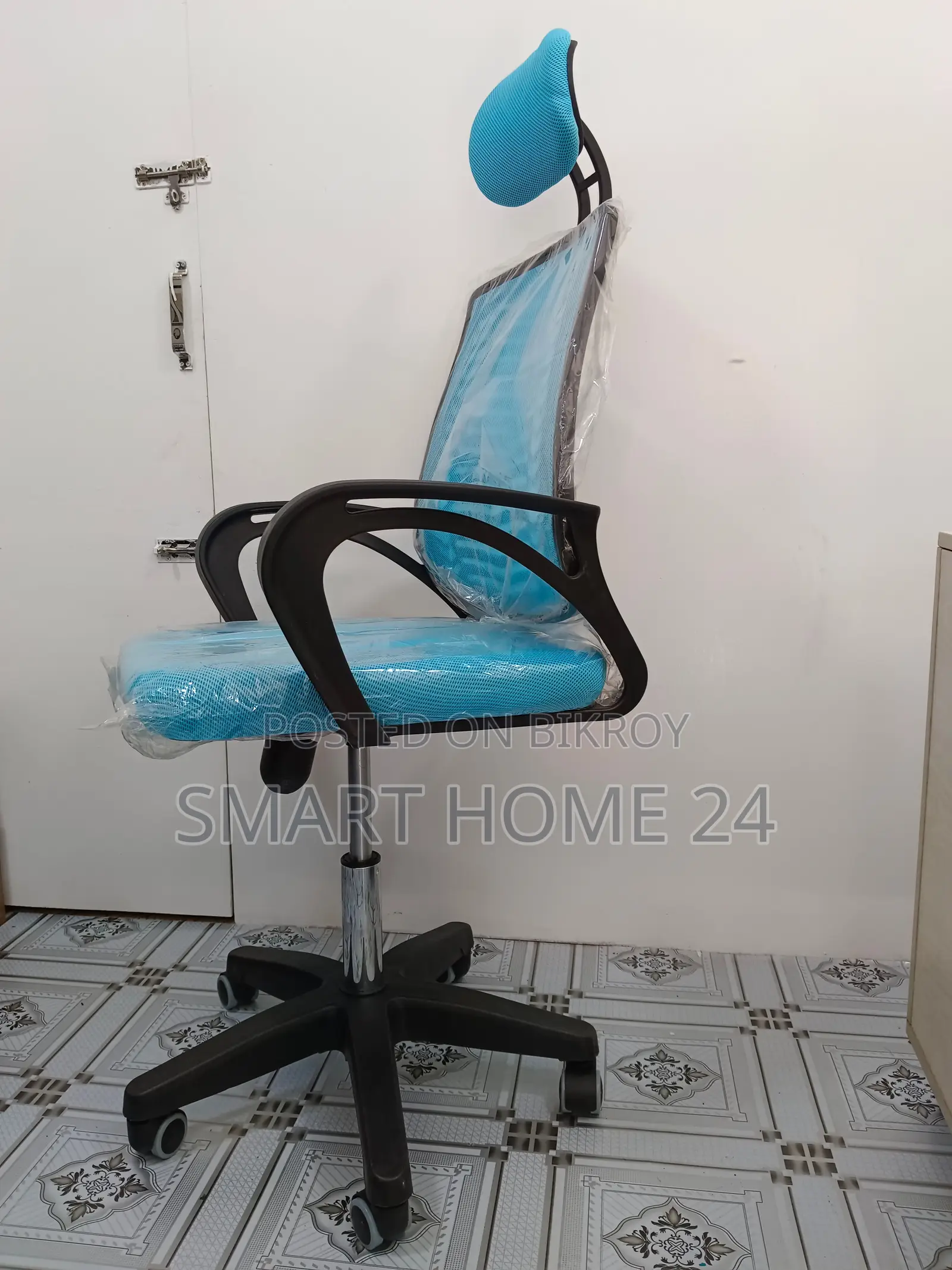 Mesh Office Chair with Headrest – Modern Design & Long-Lasting Comfort