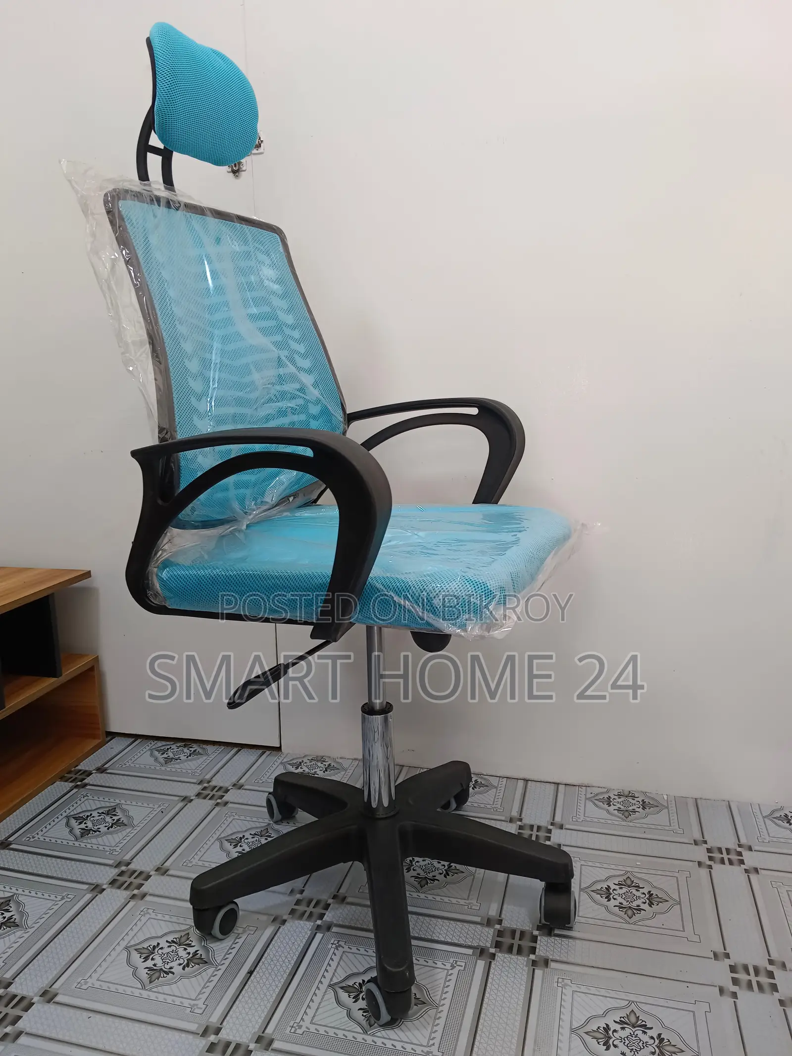 Mesh Office Chair with Headrest – Modern Design & Long-Lasting Comfort