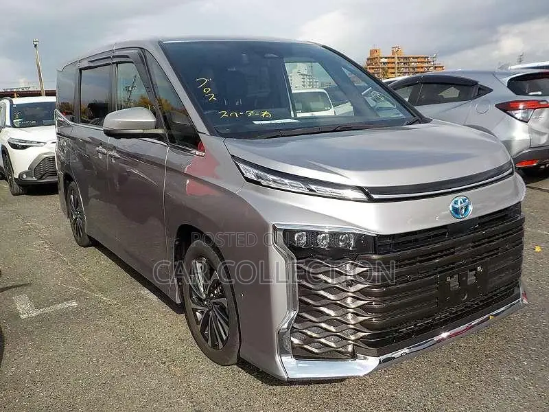 Toyota Voxy 2022