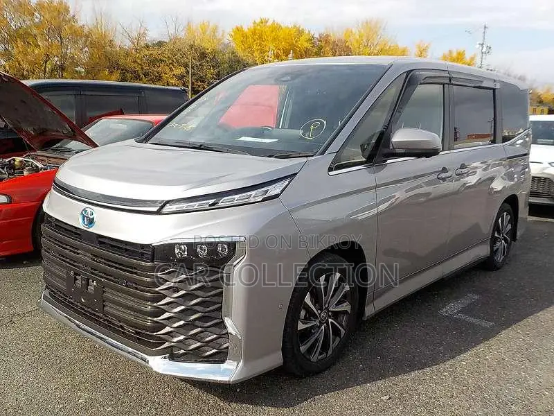 Toyota Voxy 2022