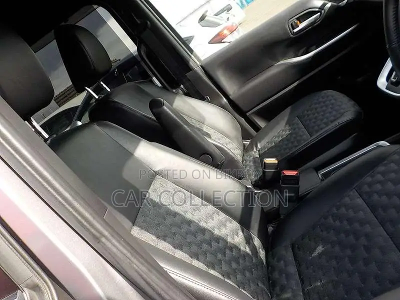 Toyota Voxy 2022