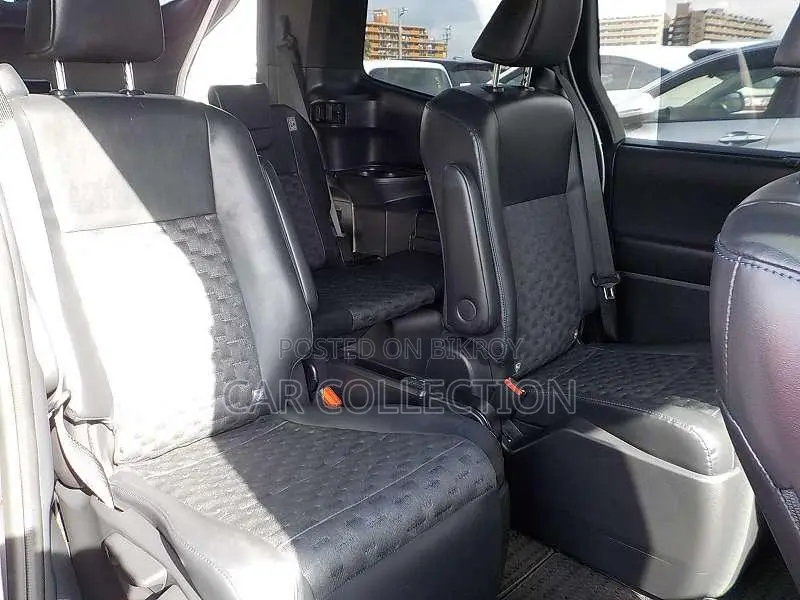 Toyota Voxy 2022