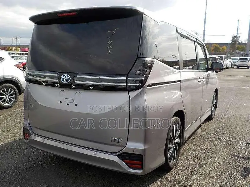 Toyota Voxy 2022