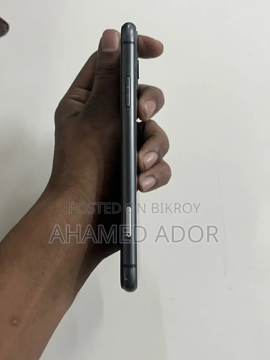 Apple iPhone 11 (Used)