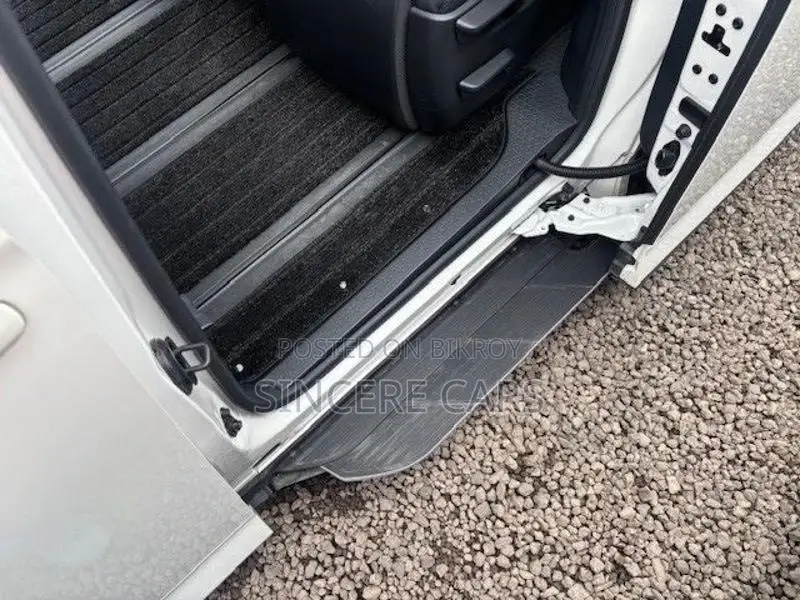 Toyota Voxy SZ HYB GR EDITION 2023