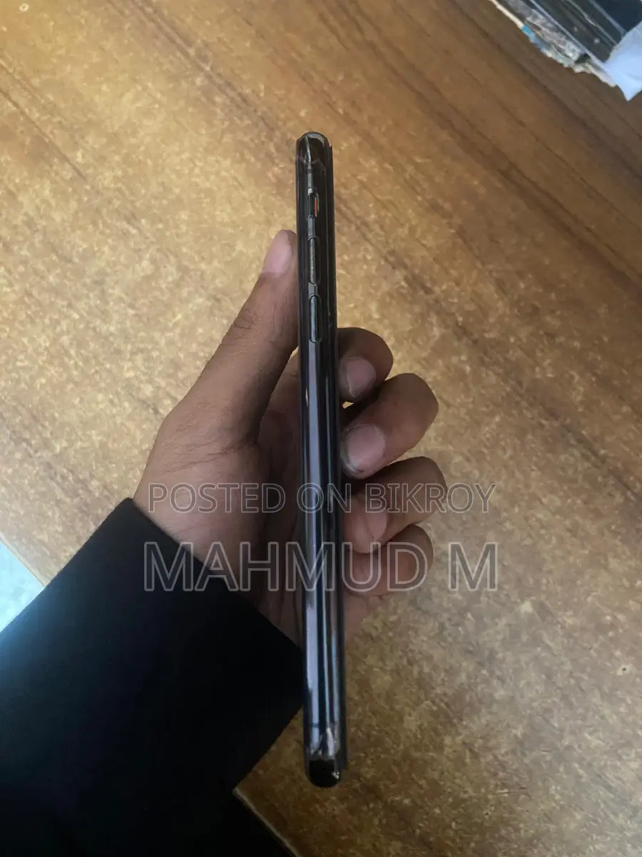Apple iPhone X . (Used)