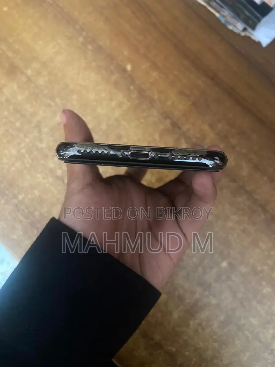 Apple iPhone X . (Used)