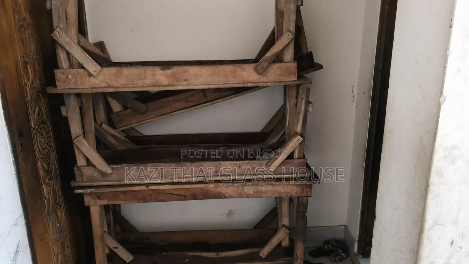 চা দোকান একটি টেবিল পাঁচটি টুল বিক্রি হবে