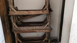 চা দোকান একটি টেবিল পাঁচটি টুল বিক্রি হবে