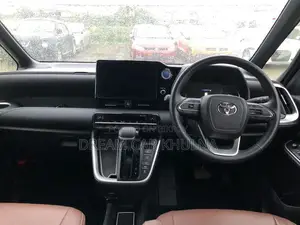 Toyota Voxy S-Z Hybrid Pearl 2022