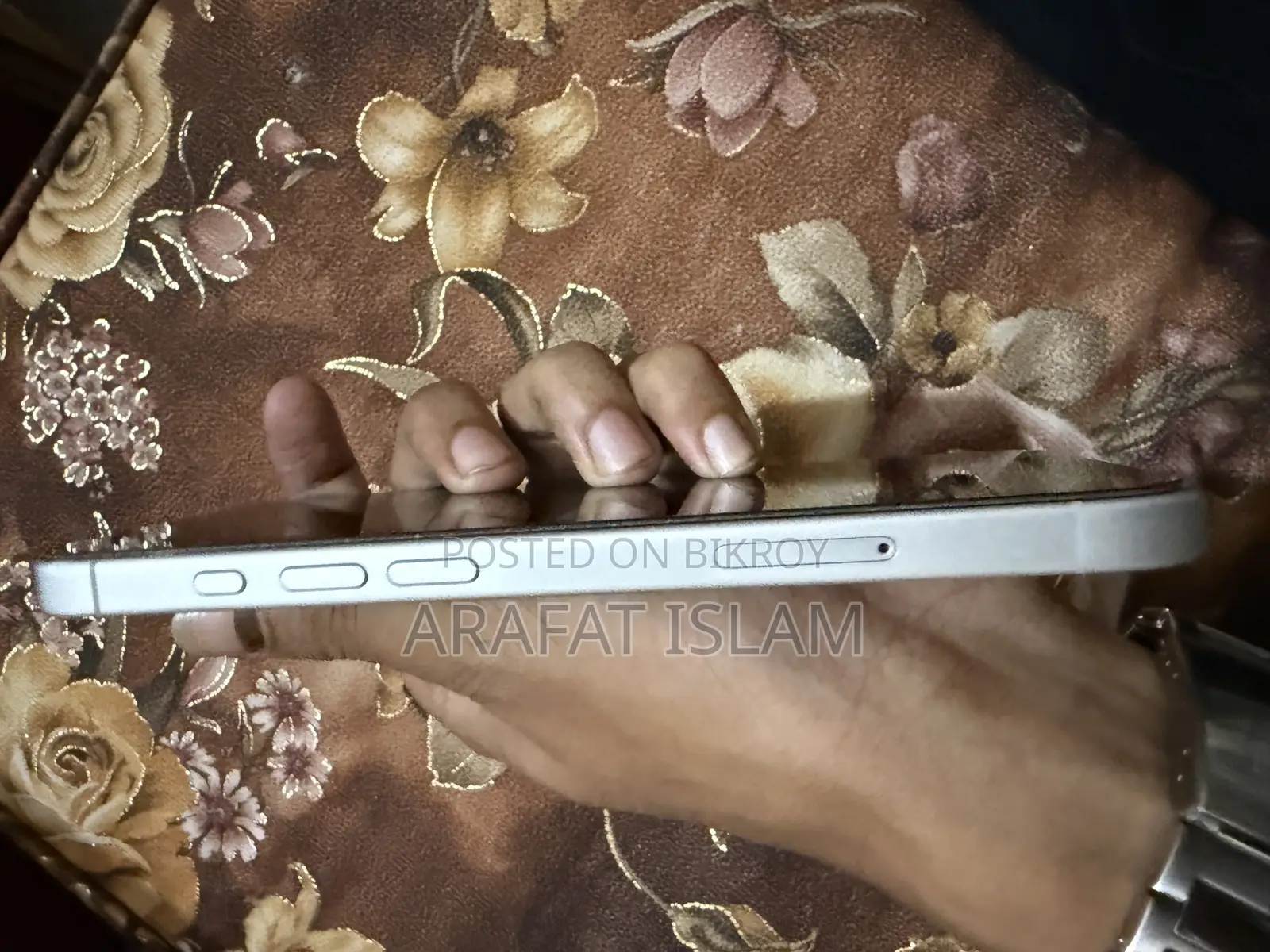 Apple iPhone 17 (Used)