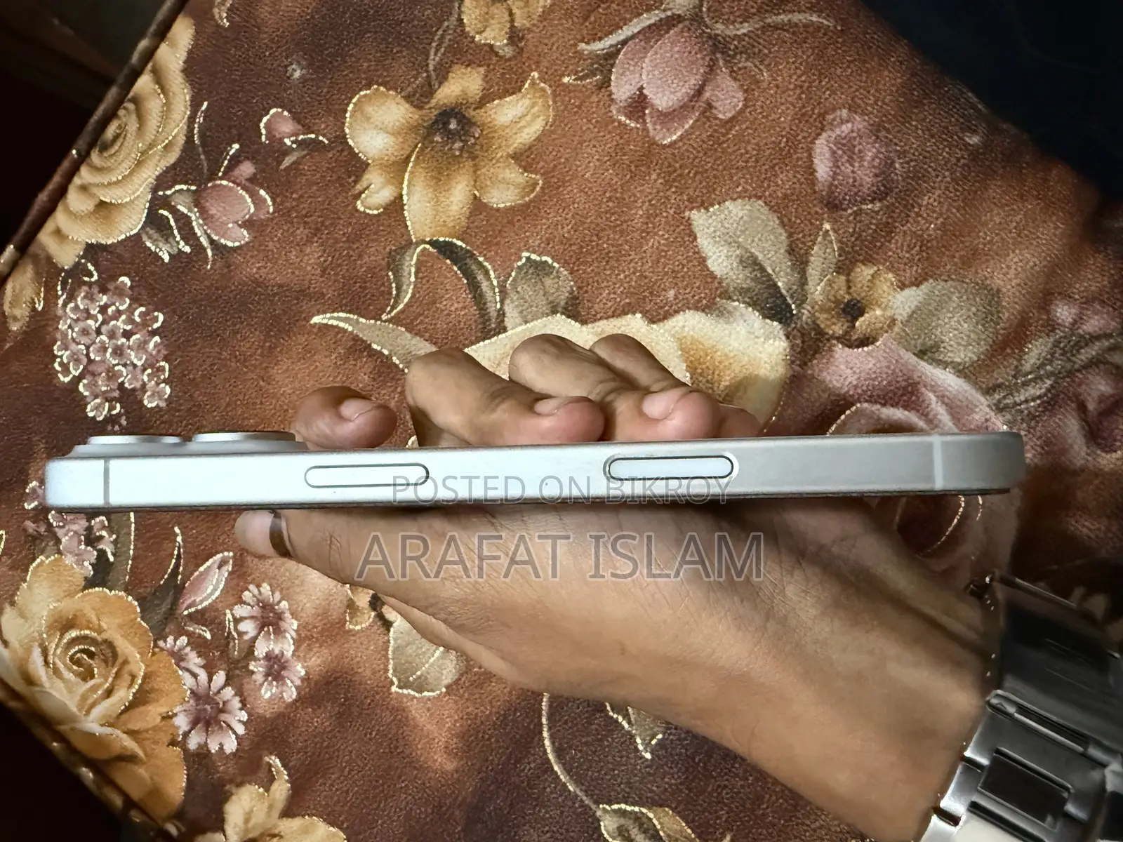 Apple iPhone 17 (Used)