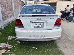 Toyota Platz 2003