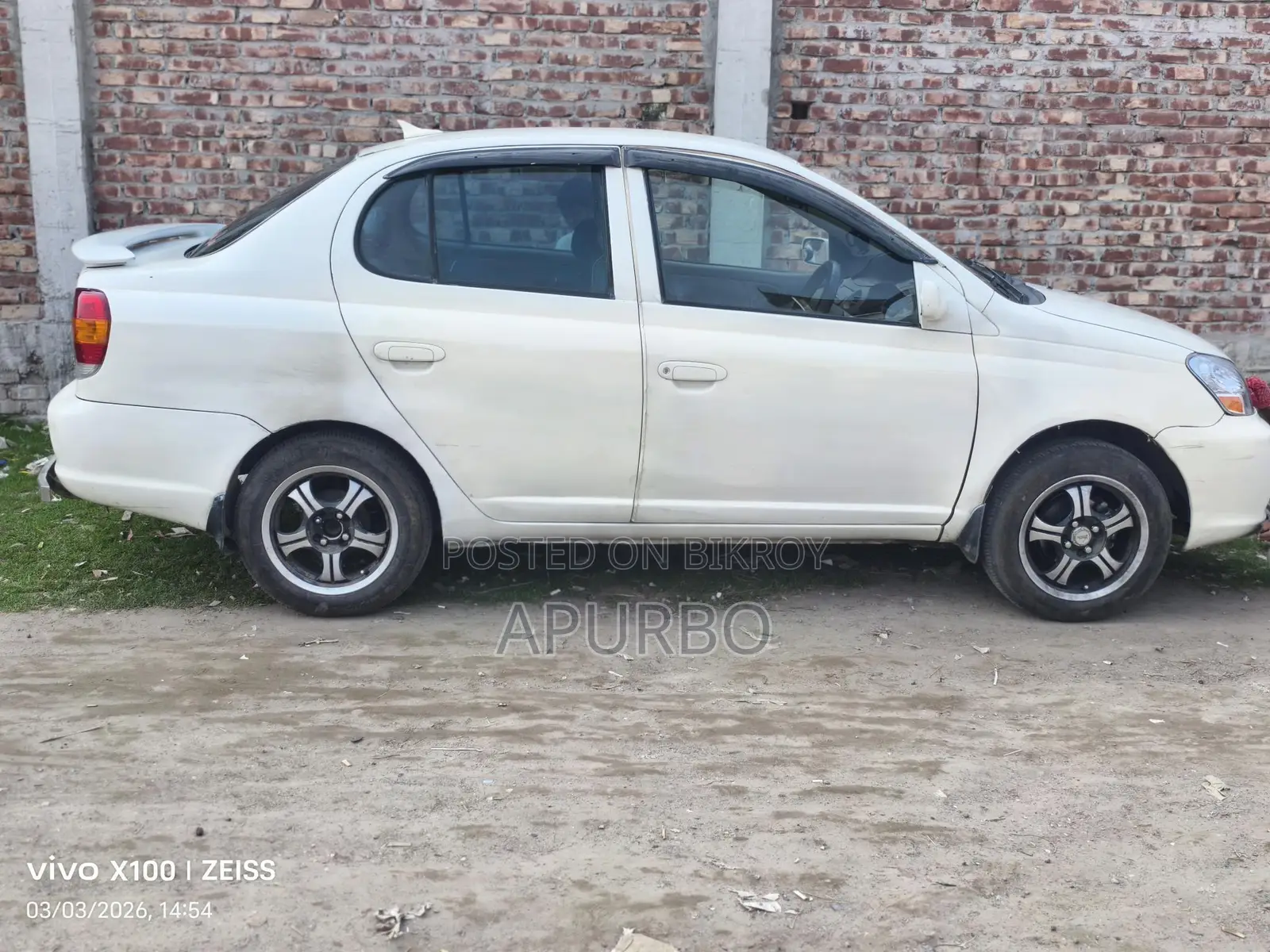 Toyota Platz 2003
