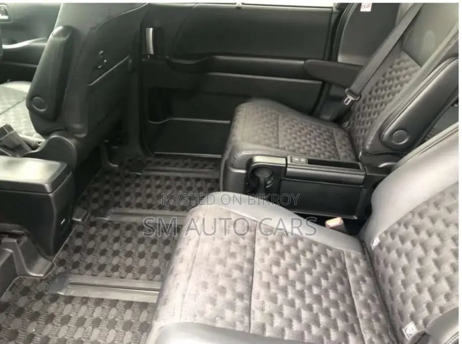 Toyota Voxy Hybrid SZ Black 2022