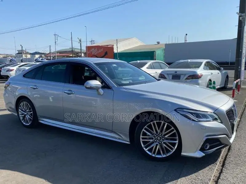 Toyota Crown RS Advance 2021