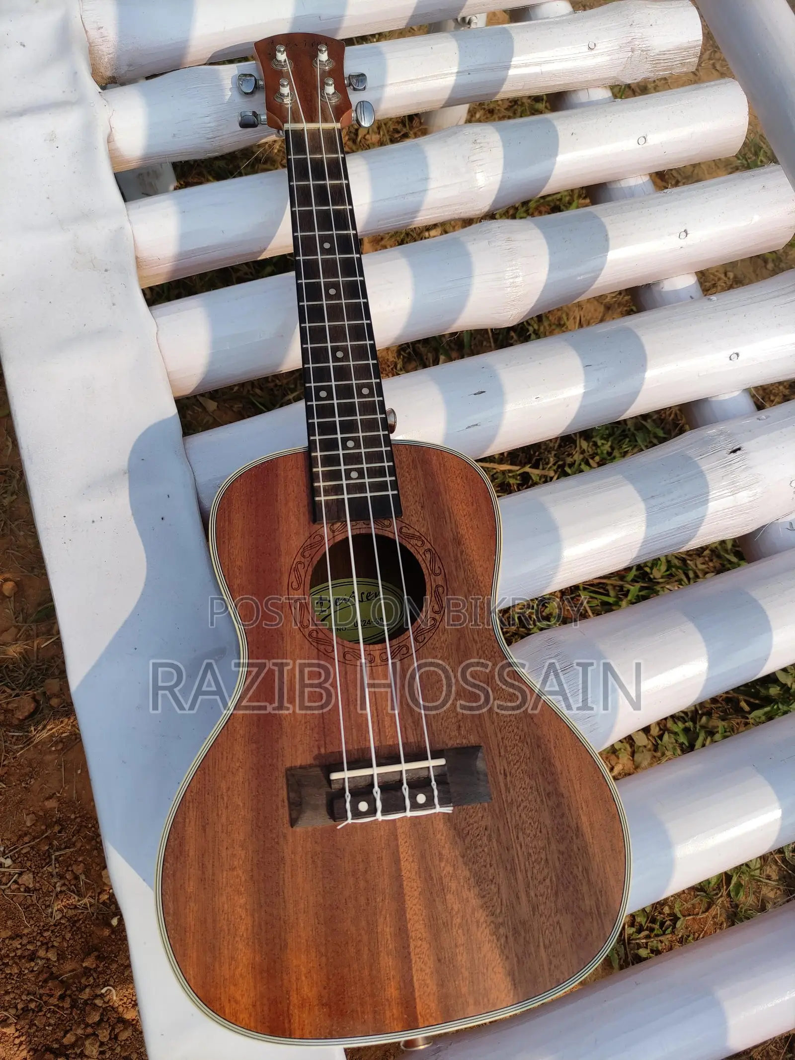 Ukulele বিক্রির জন্য