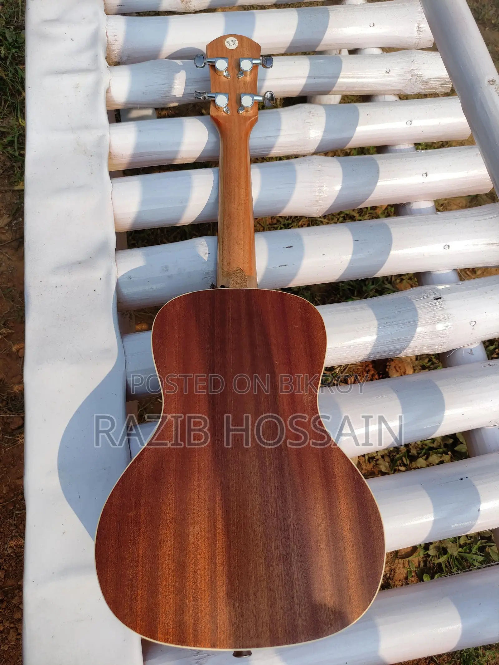 Ukulele বিক্রির জন্য