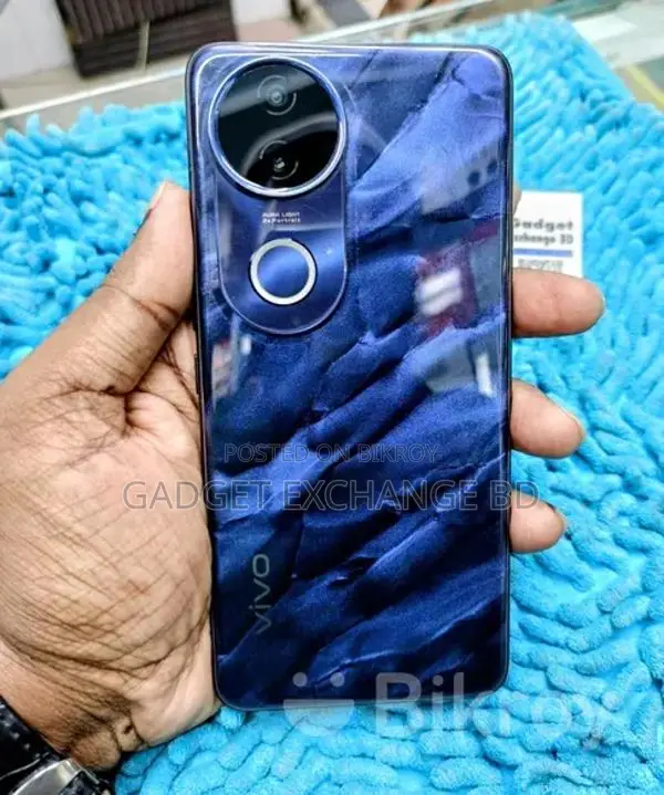 Vivo V50e 8/256 (Used)