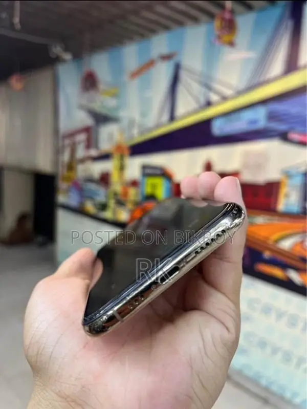Apple iPhone XS (Used)