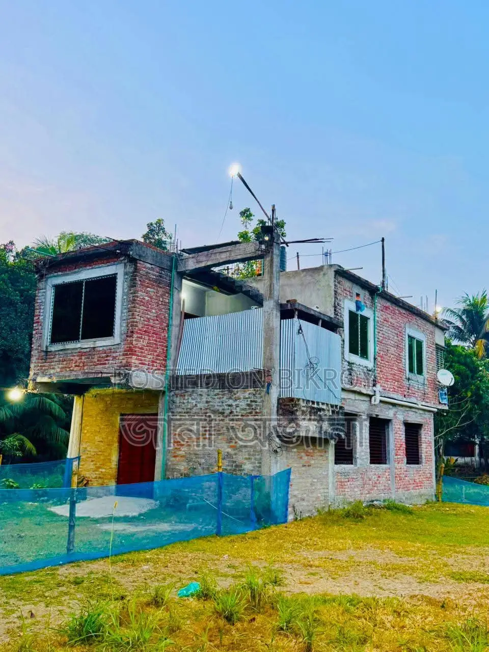 ফরিদপুরের নাই-এ ২ বেডরুমের বাড়ি বিক্রয়