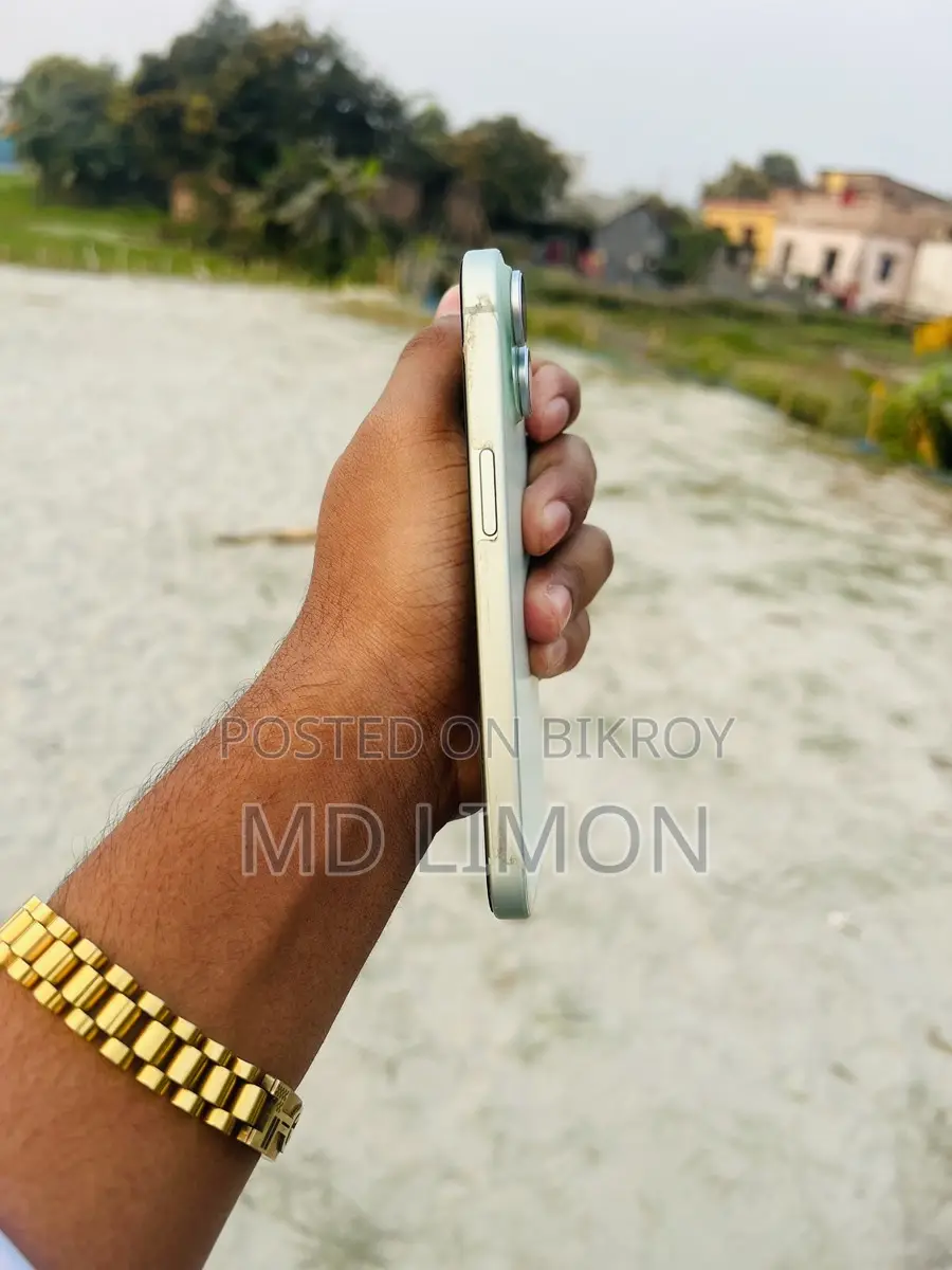 অ্যাপল আইফোন ১৫ . (ব্যবহৃত)