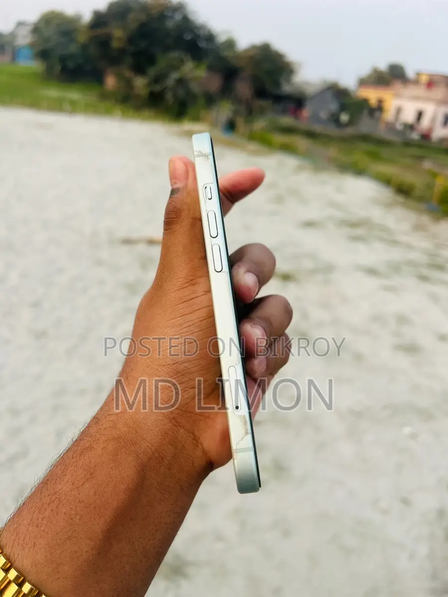 অ্যাপল আইফোন ১৫ . (ব্যবহৃত)