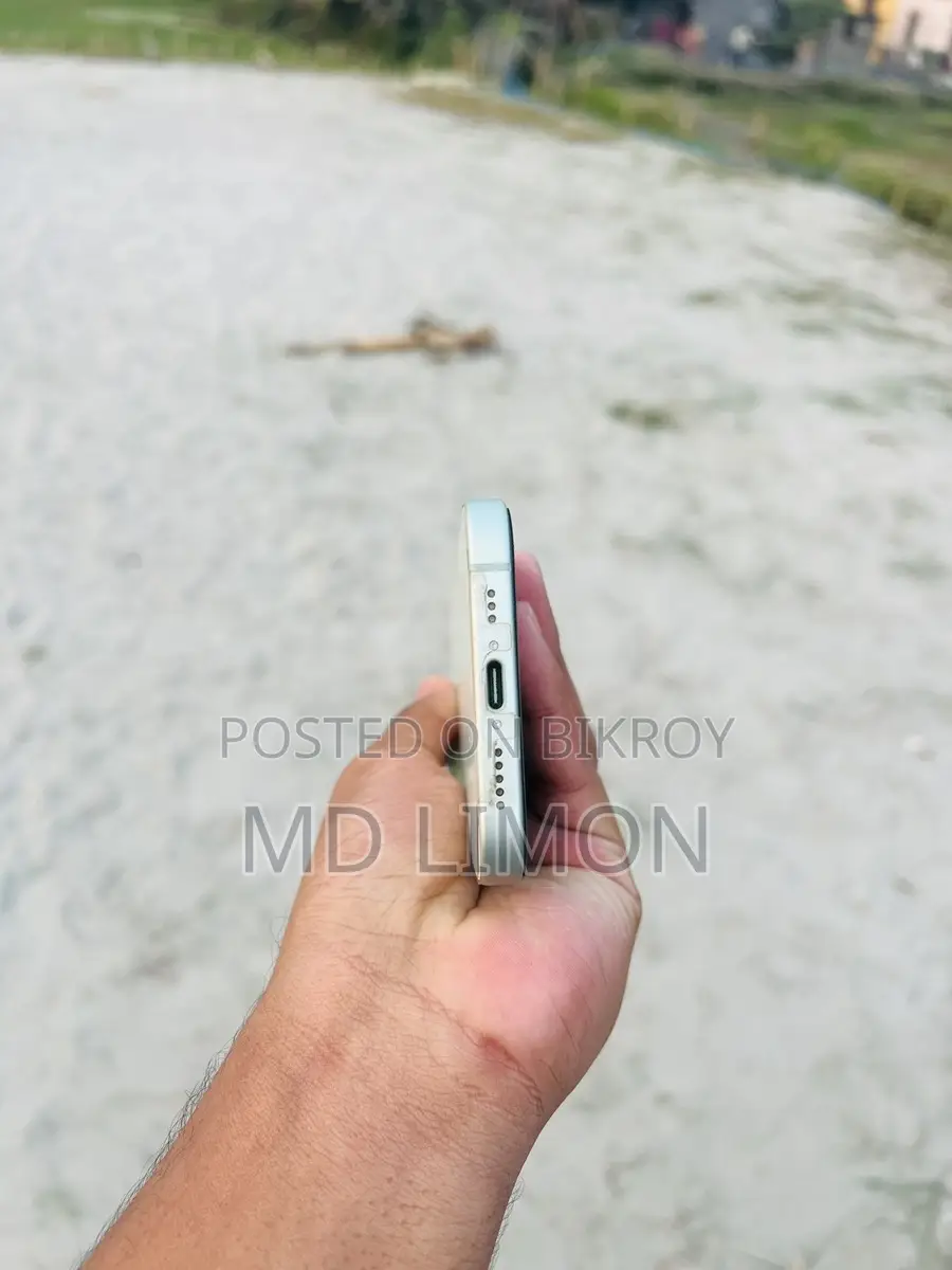 অ্যাপল আইফোন ১৫ . (ব্যবহৃত)