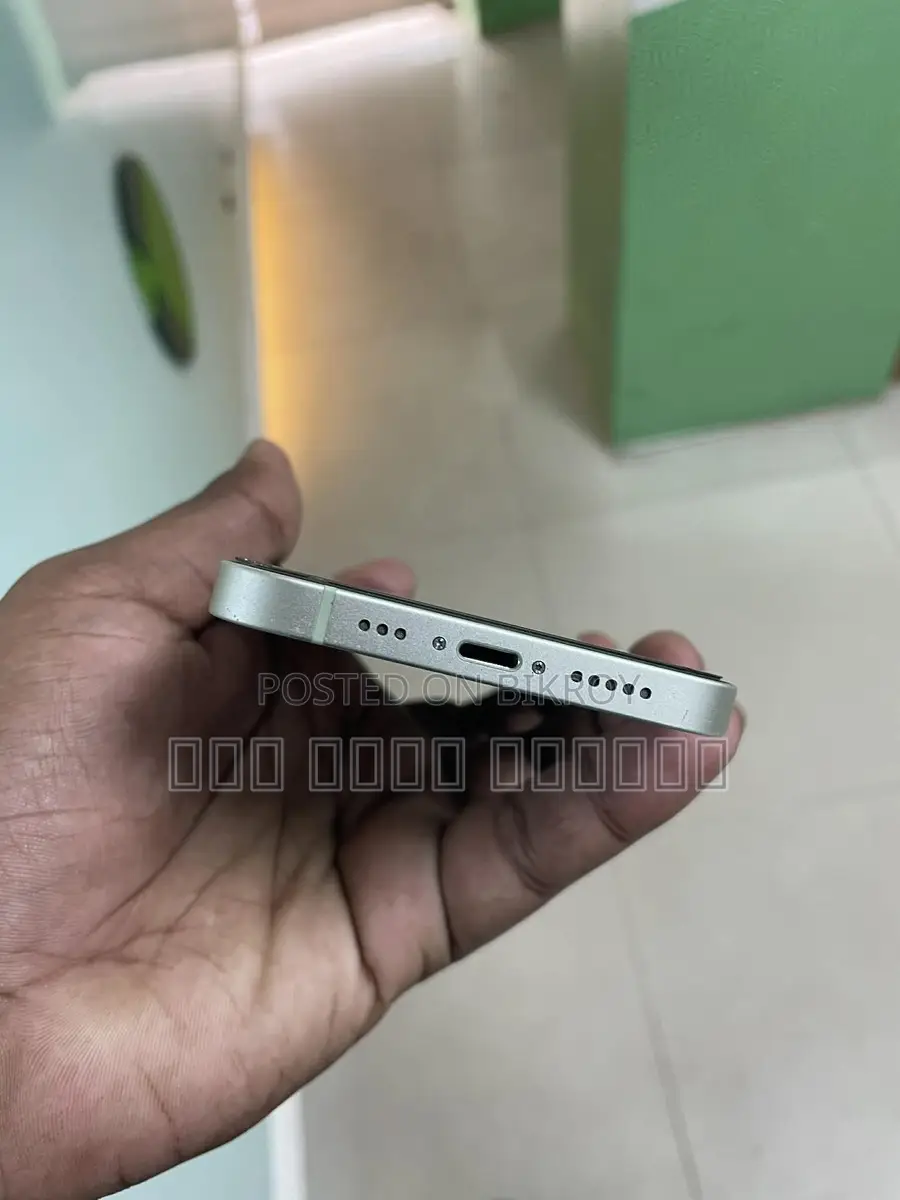 Apple iPhone 12 (Used)