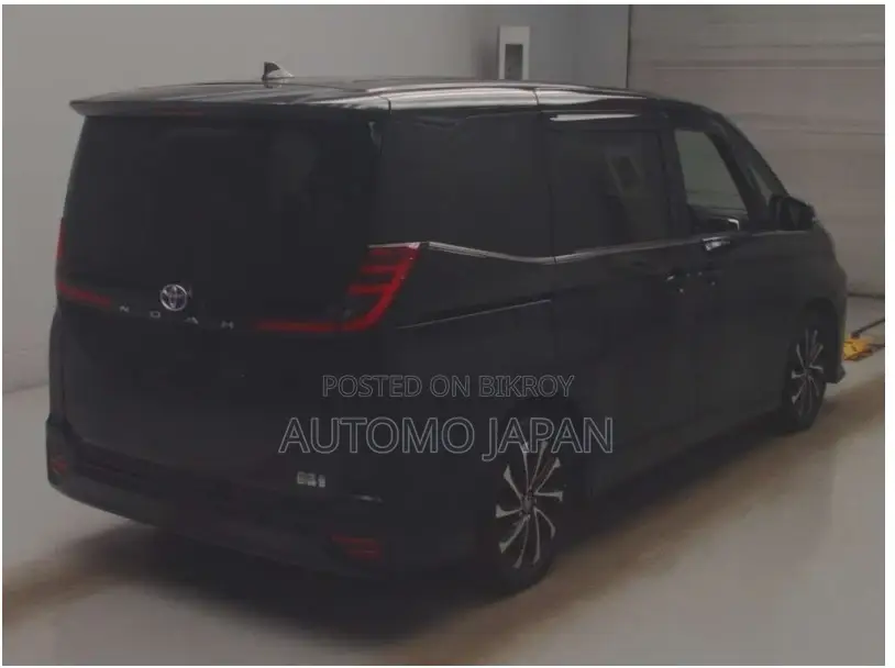 Toyota Noah SZ full load 2022